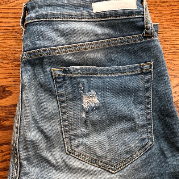 Distressed jean shorts - mid thigh - Picture 3 of 6